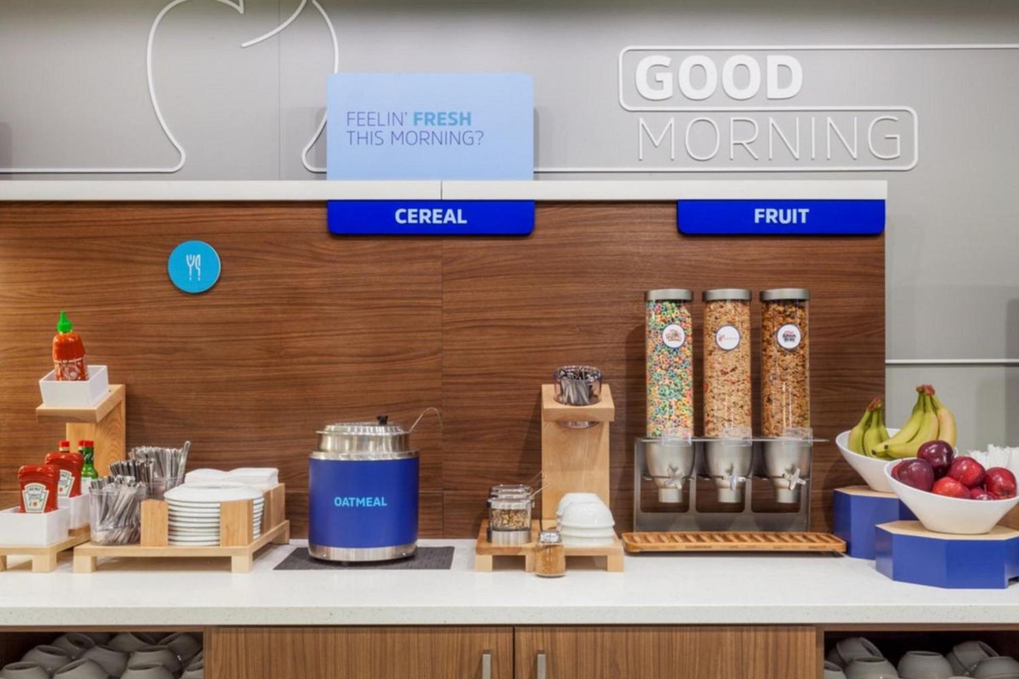 Holiday Inn Express & Suites Chicago Schaumburg By Ihg Экстерьер фото