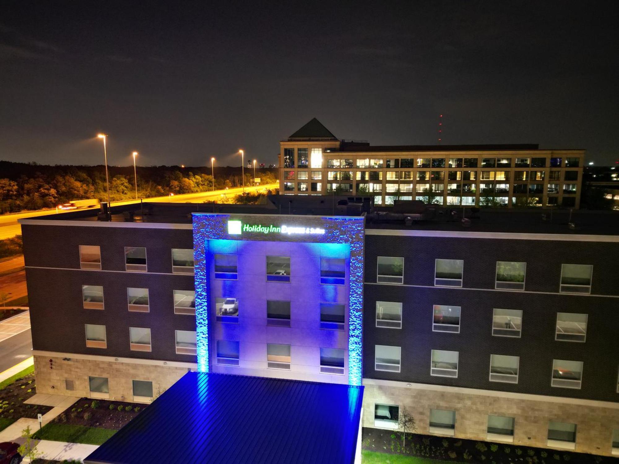 Holiday Inn Express & Suites Chicago Schaumburg By Ihg Экстерьер фото