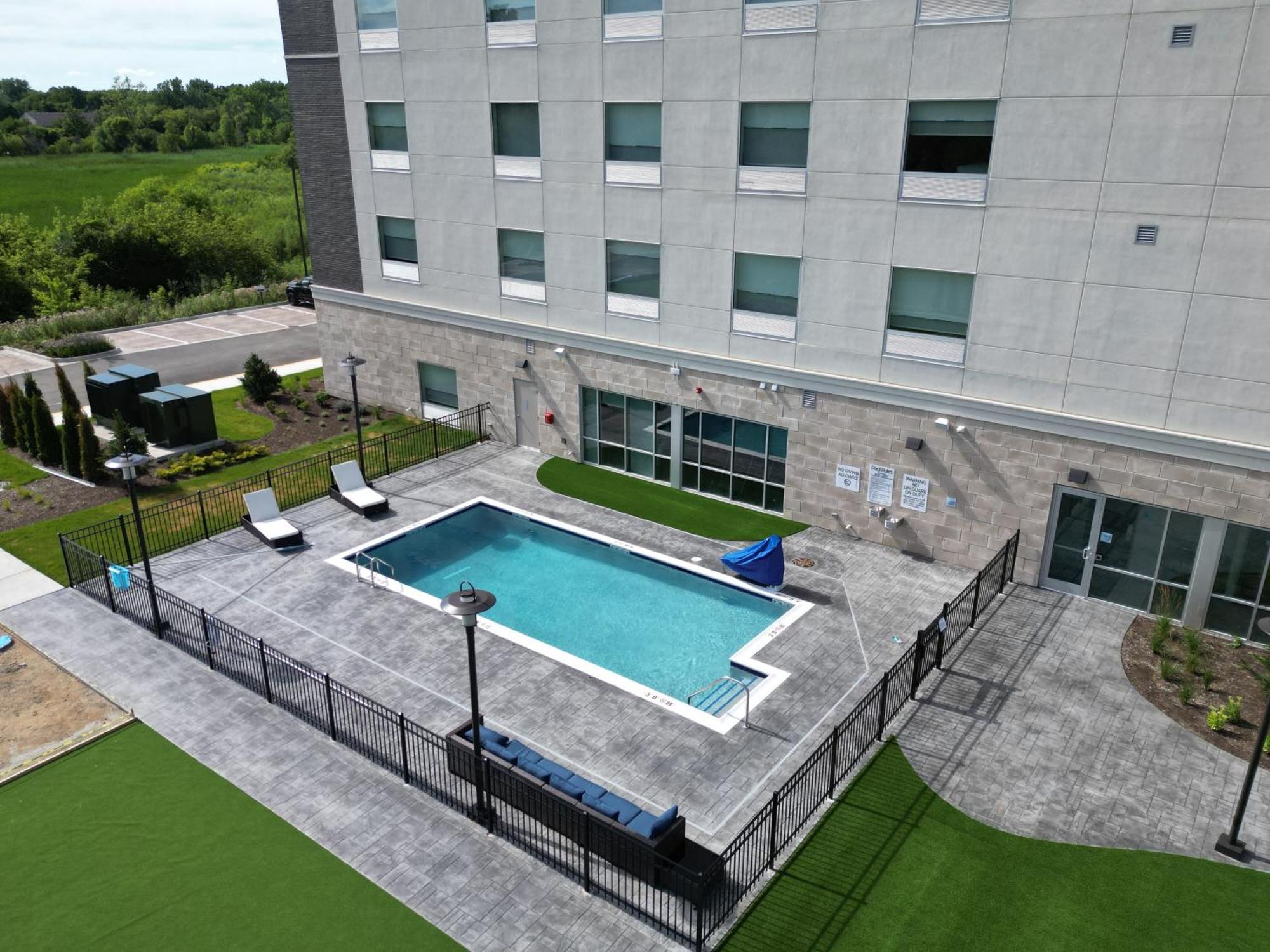 Holiday Inn Express & Suites Chicago Schaumburg By Ihg Экстерьер фото